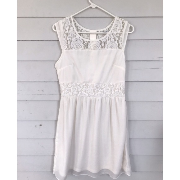 American Eagle Outfitters Dresses & Skirts - American Eagle Lace Insert Dress